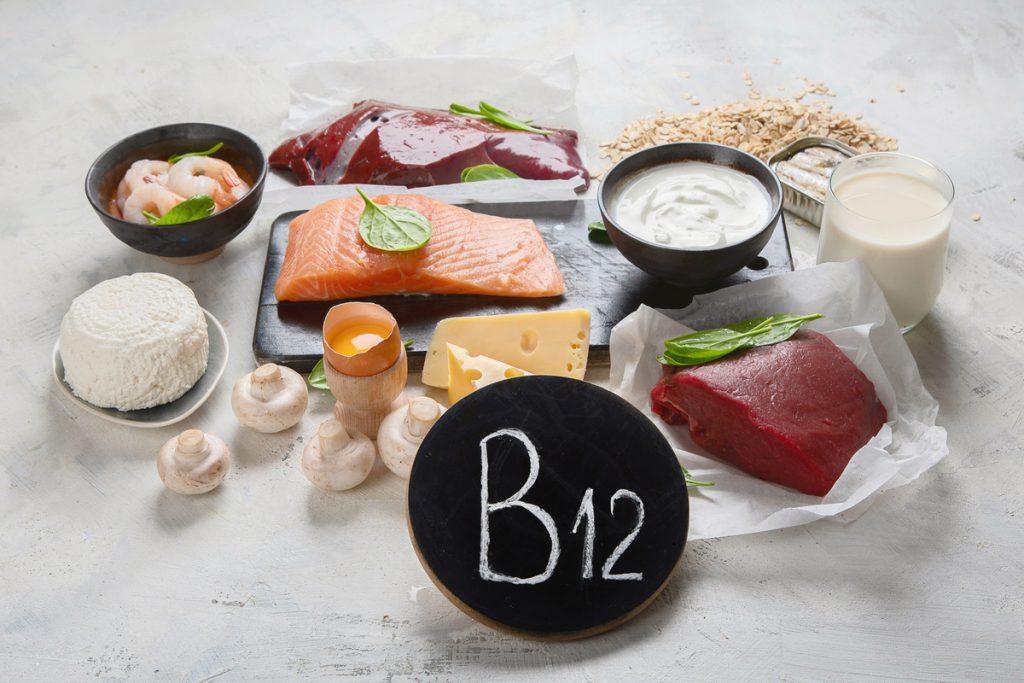 ビタミンB12の効果や働きとは？豊富に含まれている食べ物や必要量なども解説