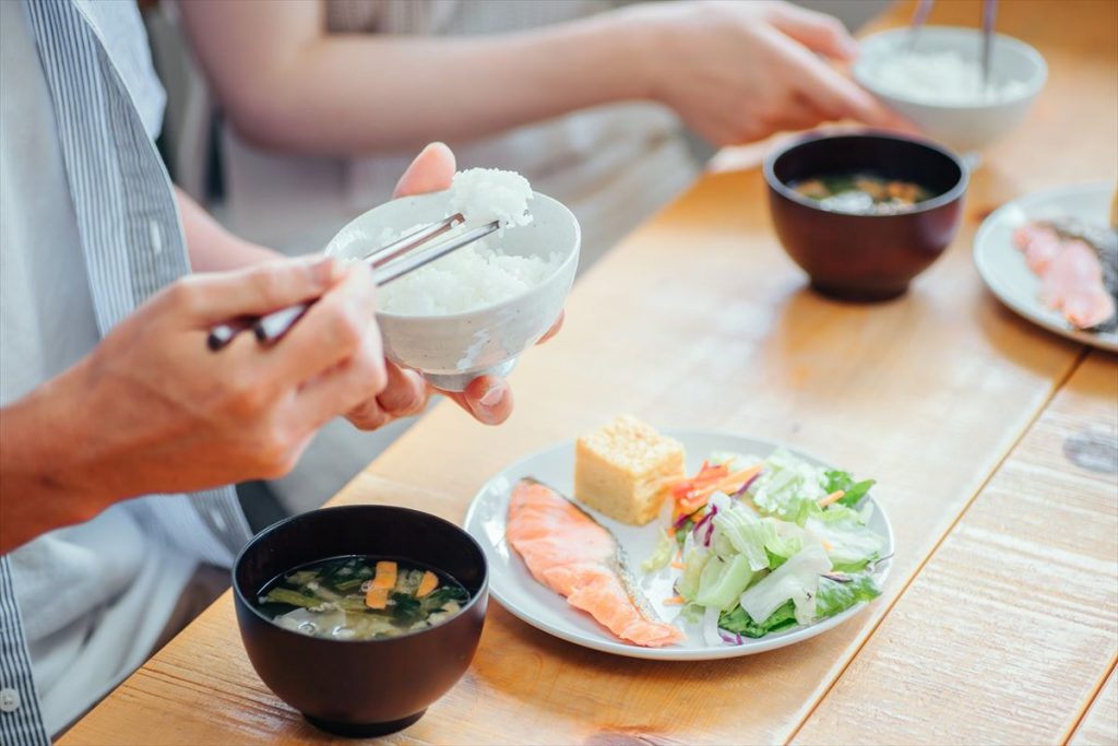 食べているのに低栄養！？高齢者に広がる新型栄養失調