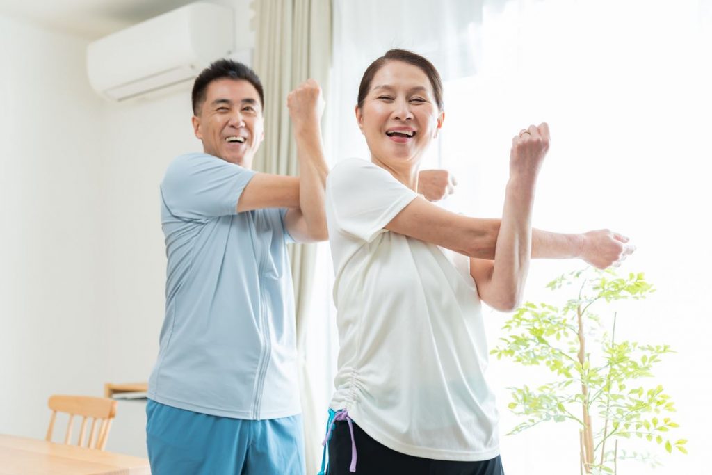 高齢者にはどんな運動がおすすめ？ 無理なく続けられる頻度やコツ&注意点をご紹介 | 魚肉ペプチドLab