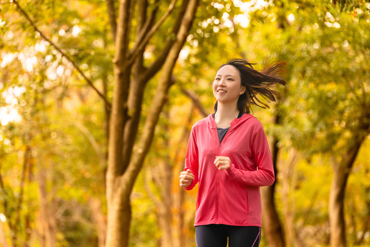 秋に運動するとどんなメリットがある？おすすめのトレーニングで運動不足を解消しよう | 魚肉ペプチドLab